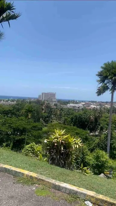 Lulu Bell Mystic Ridge @73 Apartment. Ocho Rios Appartamento