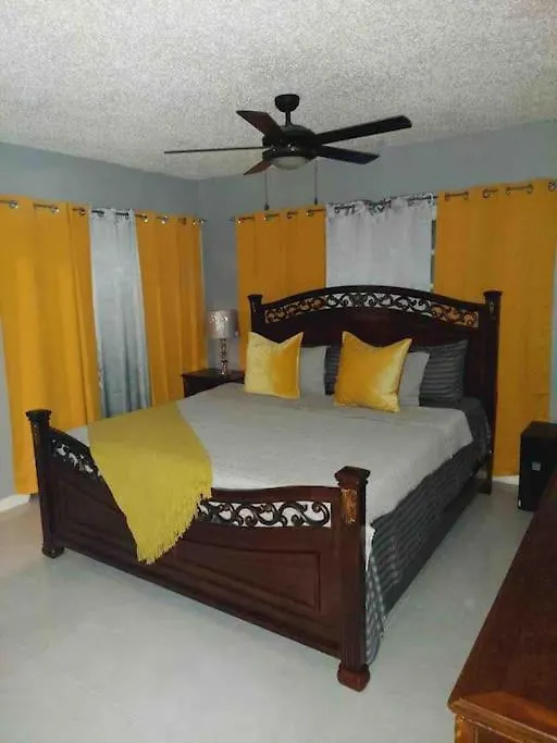 Lulu Bell Mystic Ridge @73 Apartment. Ocho Ríos Jamaica